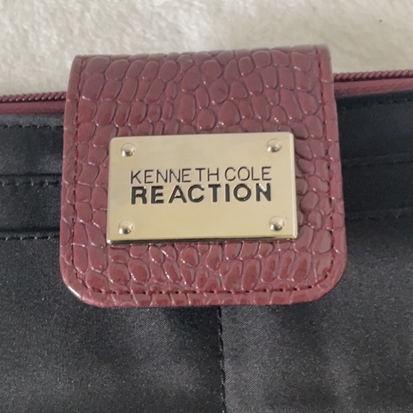 Kenneth Cole Reaction Red Wallet Croc-Embossed Zip-Around - Picture 5 of 6